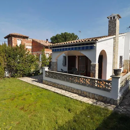 Casa Brigitte: Tranquilidad, Jardin Amplio, Wifi, A Solo 200 Metros De La Playa - Hisp-7-16