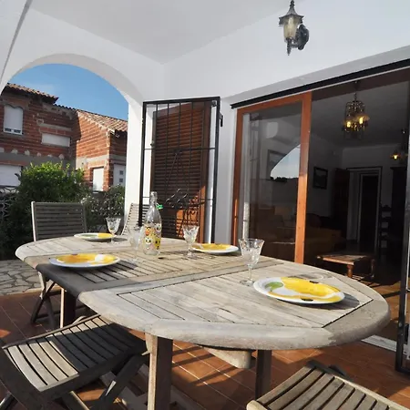 Casa Brigitte: Tranquilidad, Jardin Amplio, Wifi, A Solo 200 Metros De La Playa - Hisp-7-16 Villa *