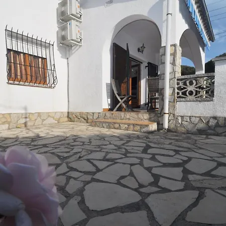 Casa Brigitte: Tranquilidad, Jardin Amplio, Wifi, A Solo 200 Metros De La Playa - Hisp-7-16