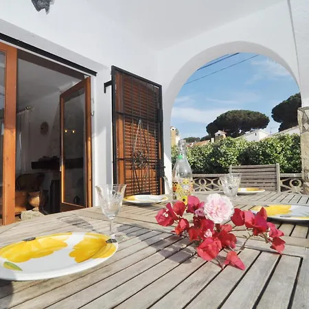 Villa Casa Brigitte: Tranquilidad, Jardin Amplio, Wifi, A Solo 200 Metros De La Playa - Hisp-7-16 *